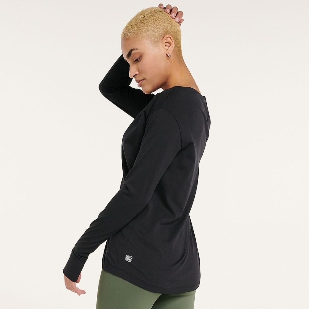 Black Long-Sleeve Women's Performance Top Size XS
